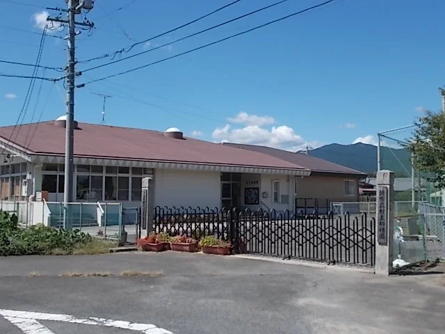 村主幼稚園まで1300m