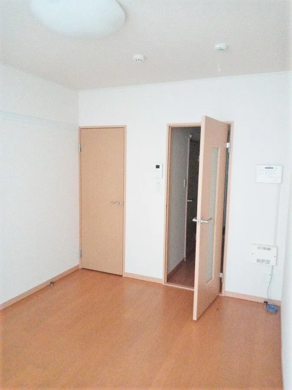 備品は部屋毎に異なります。１Ｆのみフローリング
