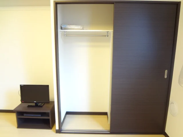 コートなど、長いものも掛けられるクローゼット！