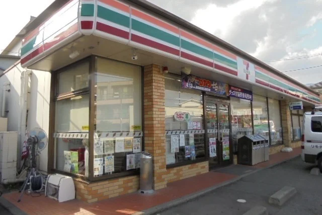 セブンイレブンまで900m