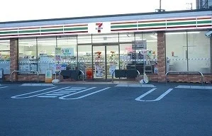 セブンイレブン松阪荒木町店まで400m