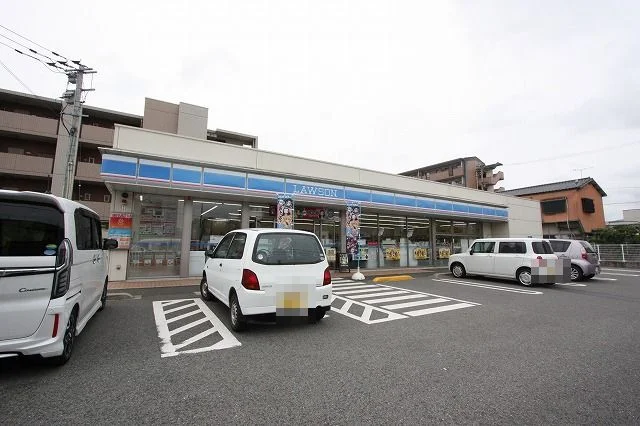 ローソンまで710m