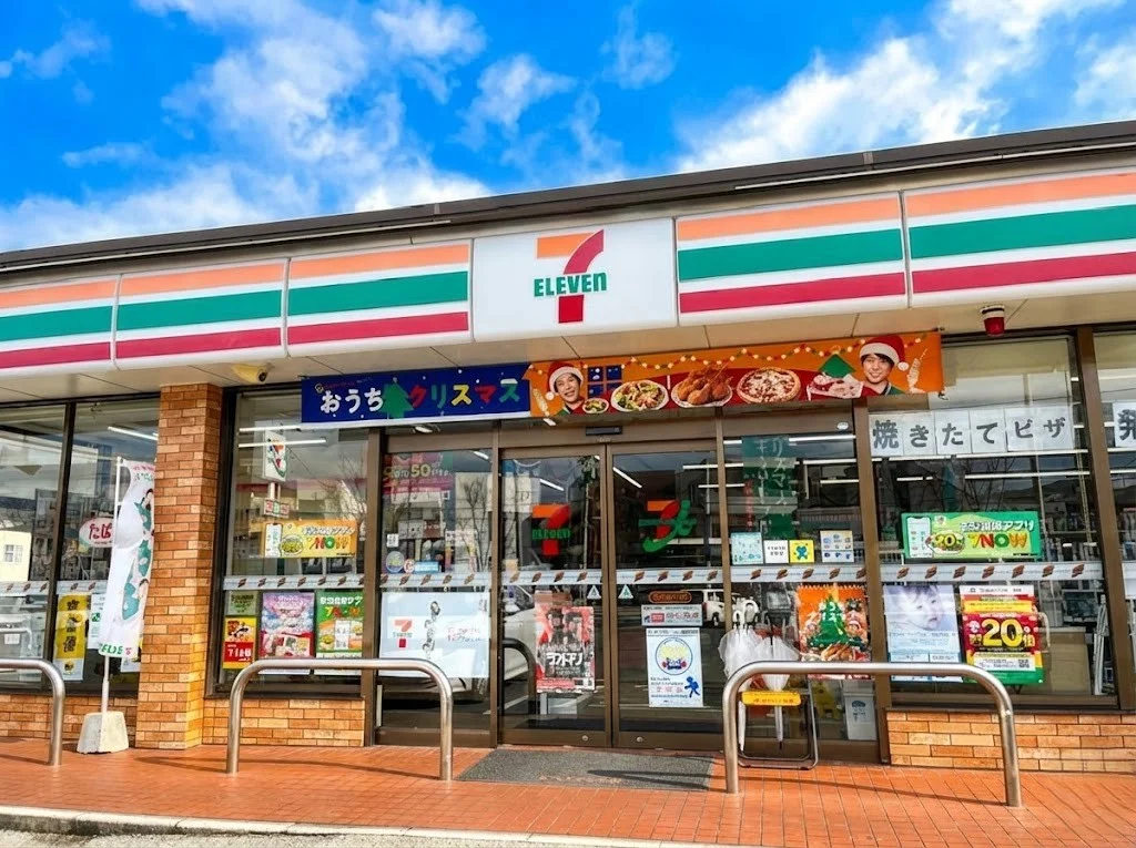 コンビニ　徒歩4分