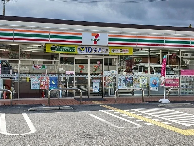 セブンイレブン小野市役所前店まで800m