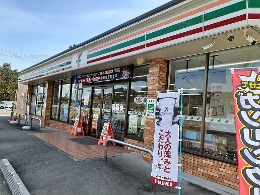 セブンイレブン日知屋仙ヶ崎店まで800m