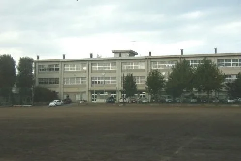 白銀中学校まで700m