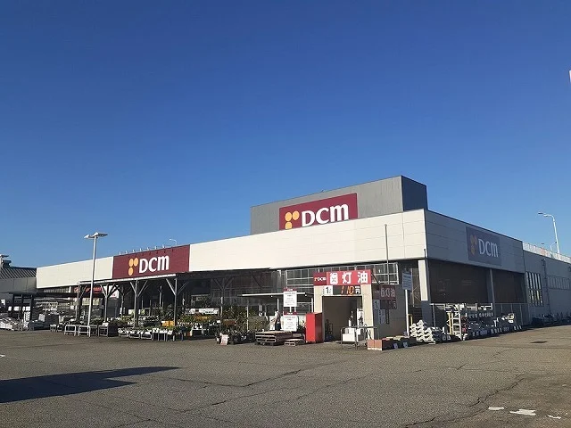 ＤＣＭ高岡六家店まで700m