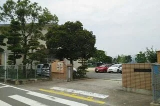 中島小学校まで940m