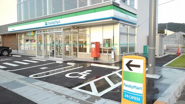 ファミリーマート福島黒岩店まで450m