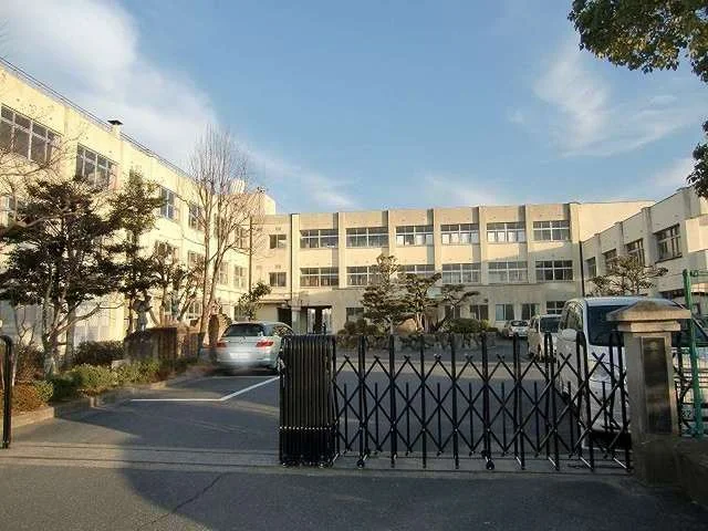 治田小学校まで384m