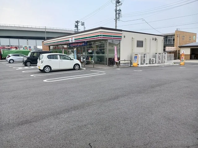 セブンイレブンまで850m
