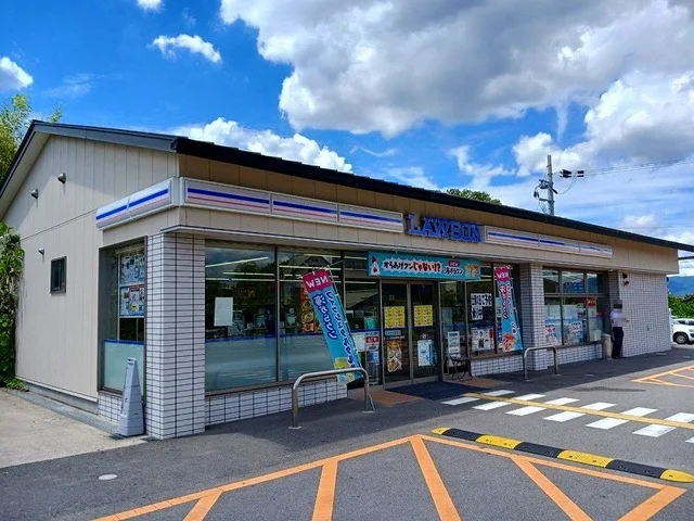 ローソン 伏見深草谷口町店まで650m