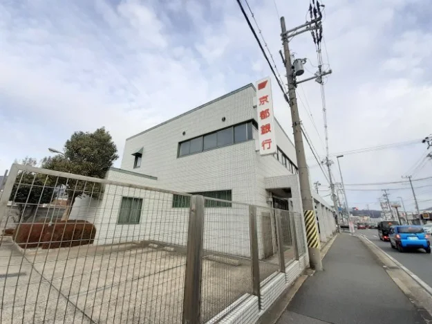 京都銀行東亀岡支店まで750m