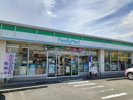 ファミリーマート日向インター店まで900m