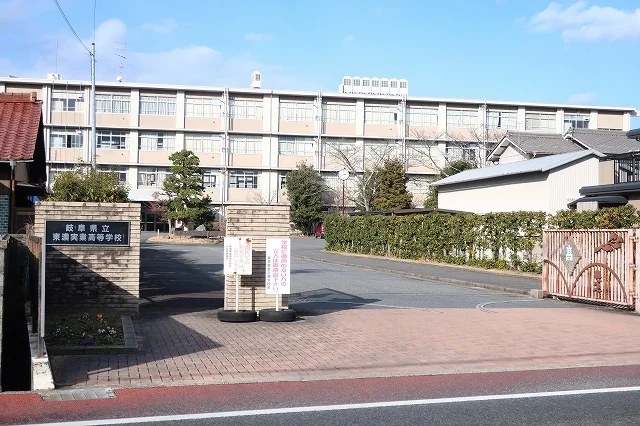 東濃実業高校まで1600m