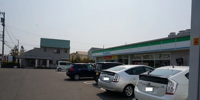 ファミリーマートさんまで210m