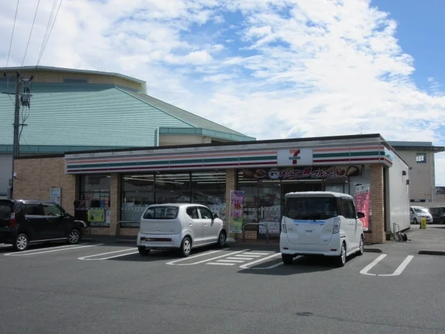 セブンイレブン　松高小学校前店まで650m