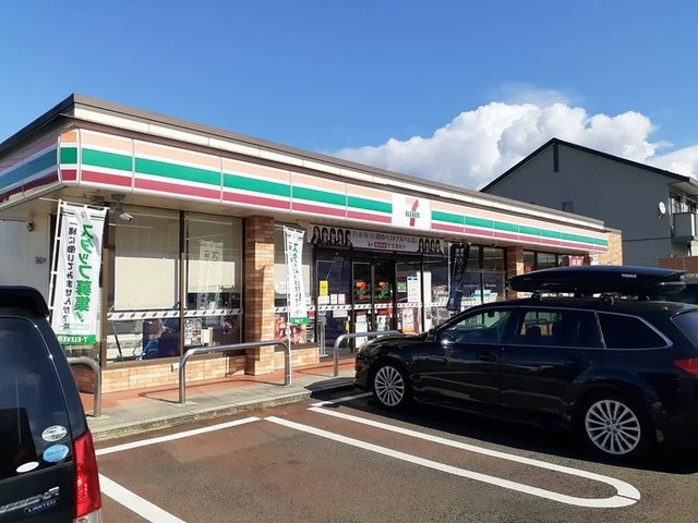 セブンイレブンまで700m