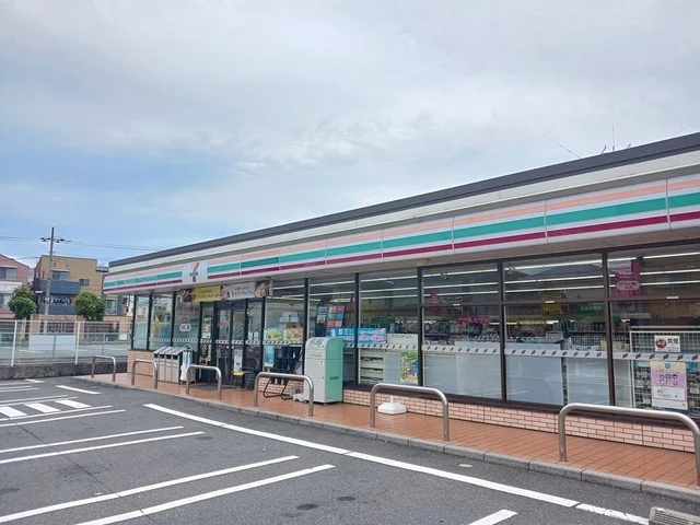 セブンイレブン足立古千谷本町３まで256m