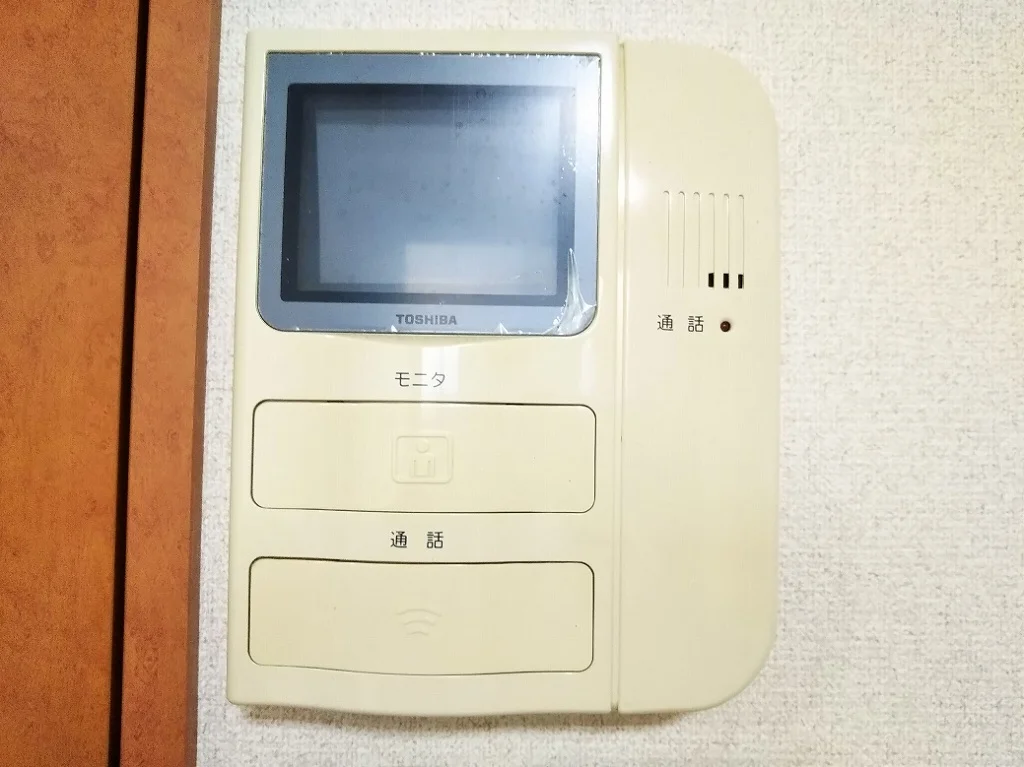 モニター付きインターホンで安心。同タイプの写真です。