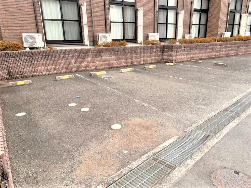 駐車場は別料金となります。