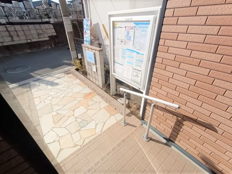 物件のエントランスです。