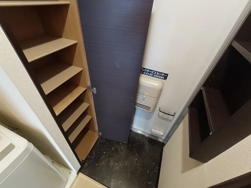 玄関には下駄箱スペースがあります。