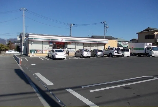 セブンイレブン栢山店まで700m