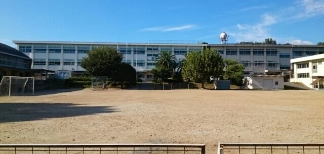 平尾小学校まで1240m