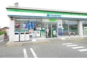 ファミリーマート伊勢上地店まで950m