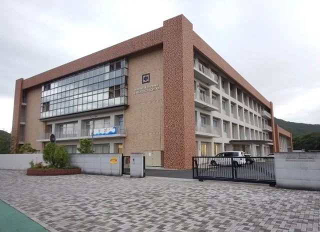 西脇市立西脇南中学校まで240m