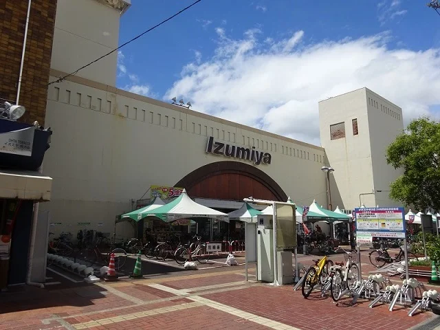 イズミヤ様まで100m