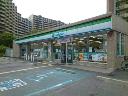 ファミリーマート様まで830m