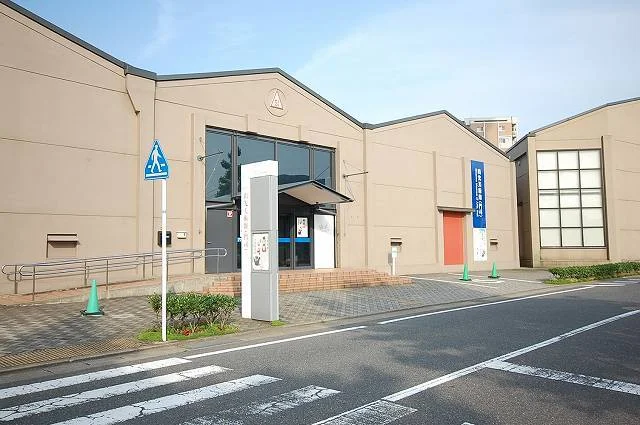 出光美術館まで1000m