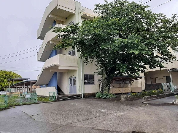 鈴鹿市立飯野小学校まで750m