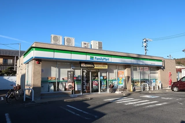 ファミリーマートまで1200m