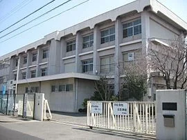 深谷小学校まで450m