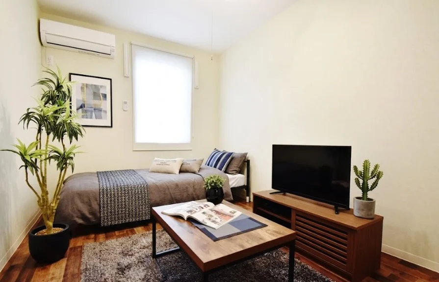 落ち着いたお洒落なお部屋です。※植木と額とクッションなどは写真用です。