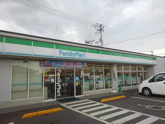 ファミリーマート観音寺植田店まで400m