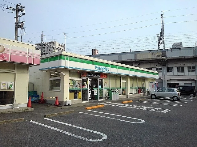 ファミリーマート三原館町店まで400m