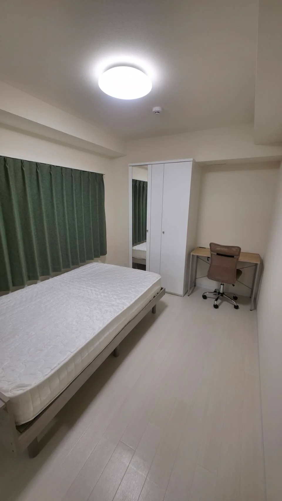 勉強机といすとベッドです