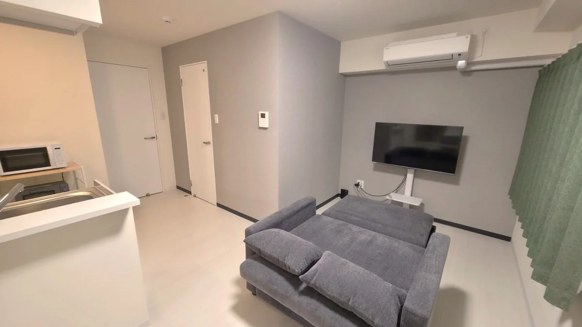 ソファはベッドに変形するので、急な来客にも対応可能です。