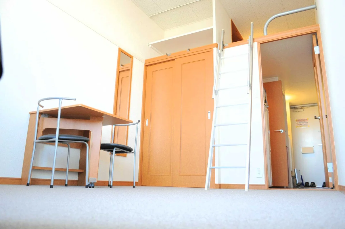 ロフト付きで天井が高く開放感があります。