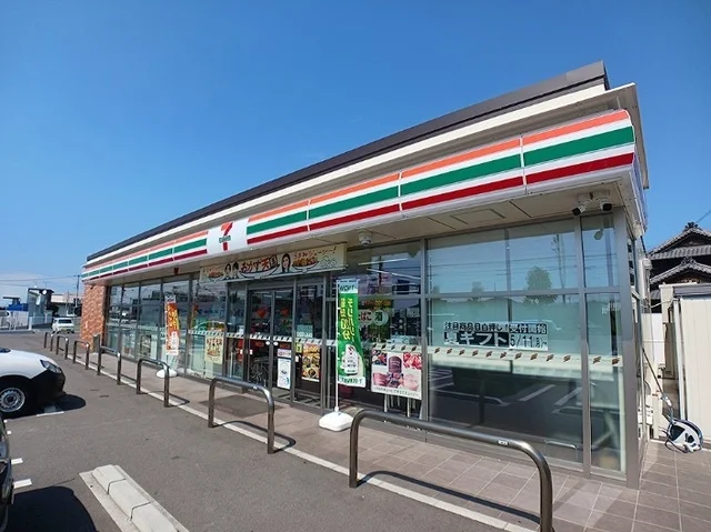 セブンイレブン中央ＩＣ北店さんまで500m