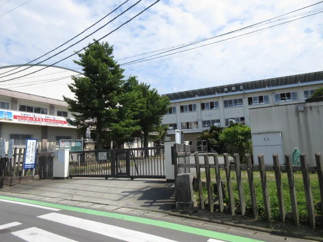 三池小学校まで900m