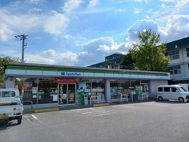 ファミリーマート新居浜宮西店まで477m
