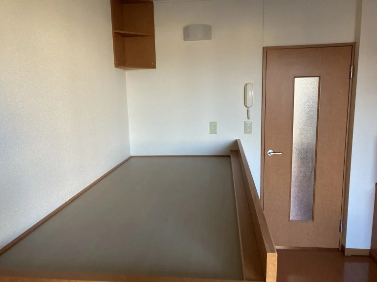 1階はフローリング、2階はじゅうたんです。