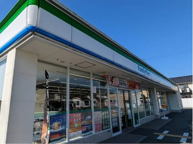 ファミリーマートまで850m