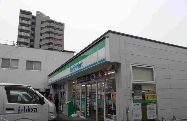 ファミリーマートさんまで800m