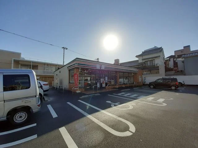 セブン-イレブン 高知菜園場町まで260m